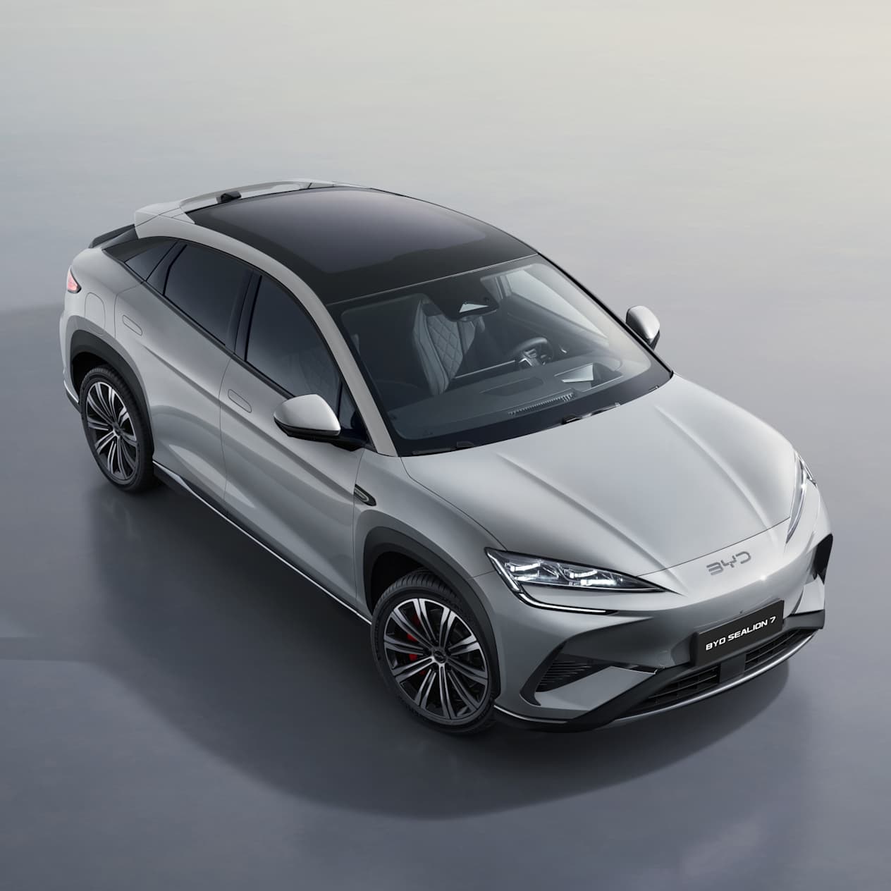 BYD Sealion 7 2024 : trois quarts avant droit plongeant statique
