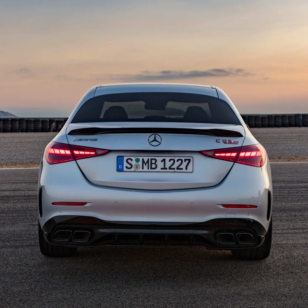 Mercedes-AMG C 63 SE berline : face arrière statique