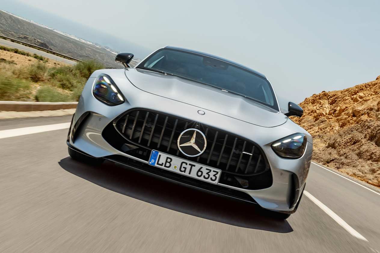 Mercedes-AMG GT 2023 face avant sur route