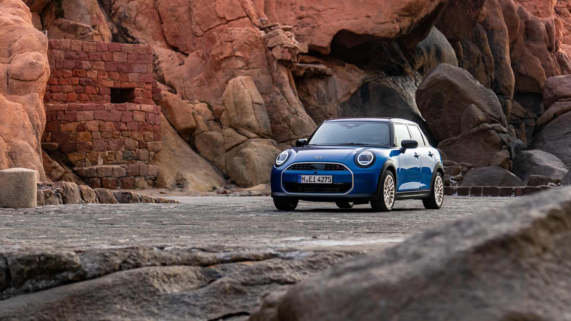 THE NEW MINI COOPER 5 - DOOR