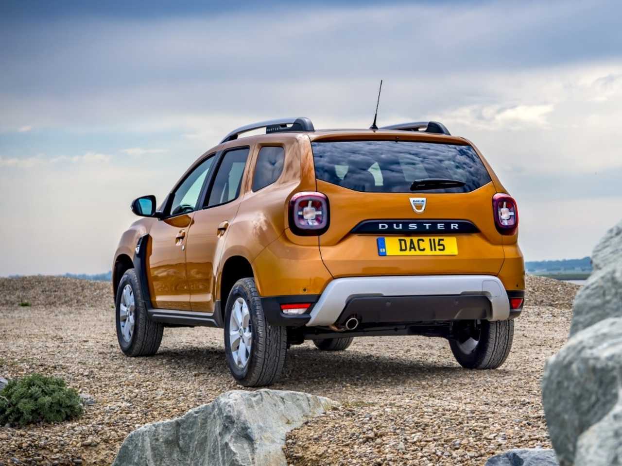 ALL-NEW DACIA DUSTER WINS BEST OFF-ROADER IN PARKERS NEW CAR AWARDS