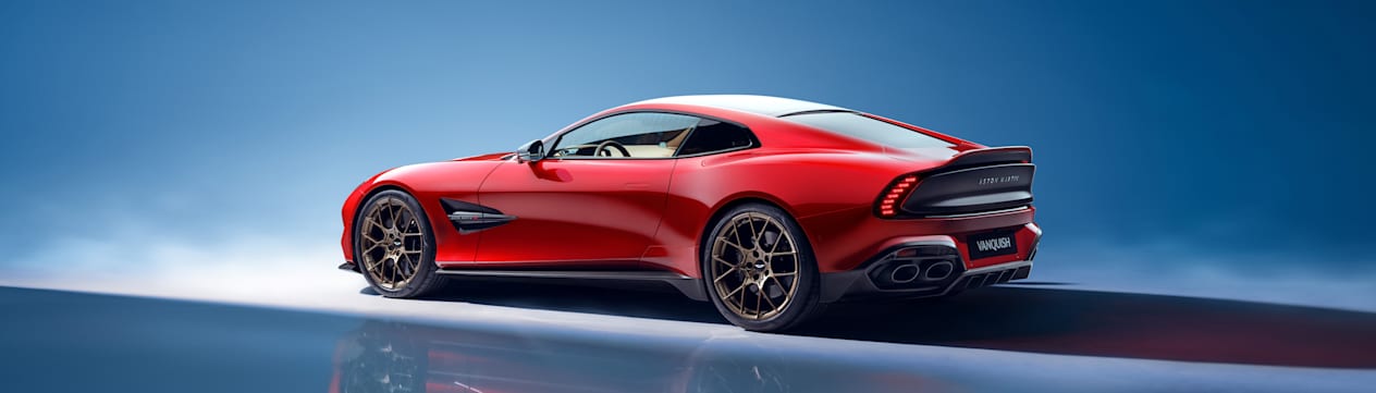 Aston Martin Vanquish 2024 : trois quarts arrière gauche statique