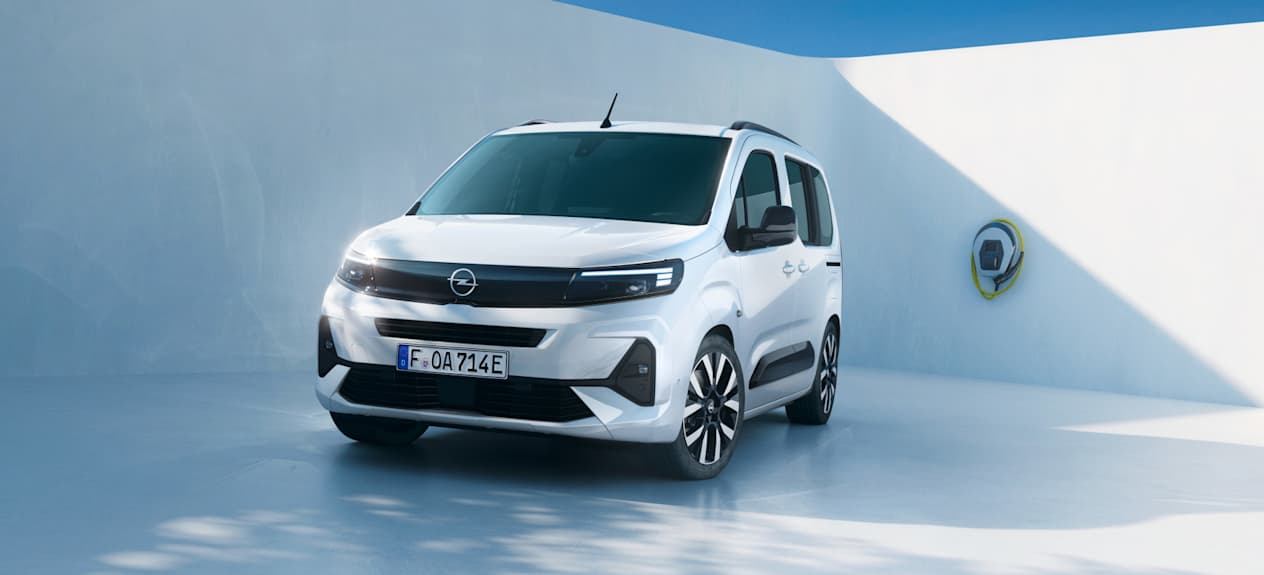 Opel Combo 2024 : trois quarts avant gauche statique