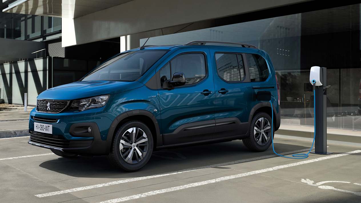 Peugeot e-Rifter : En recharge trois quart avant