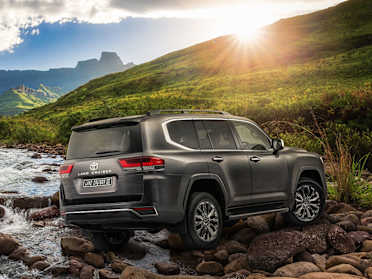 d Read Toyota LAND CRUISER 300 INTERIOR - EXPLORE THE COMPOSED AND