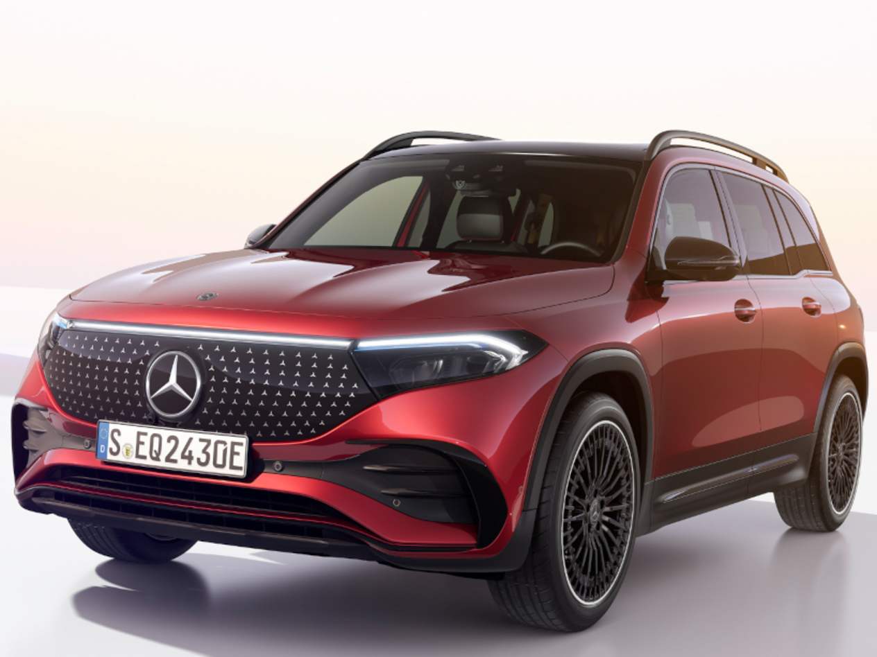 Mercedes EQB 2024 : trois quarts avant gauche statique