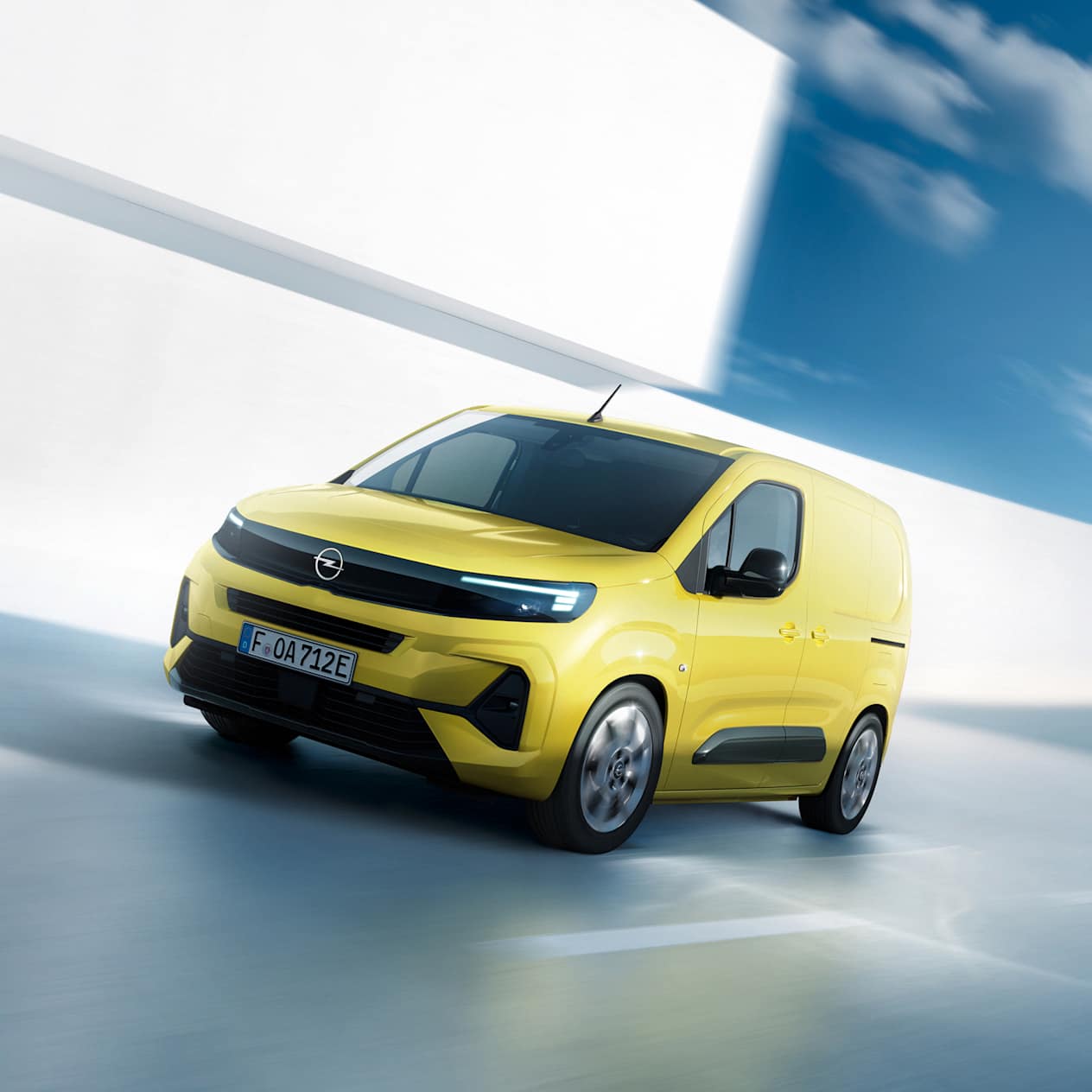 Fourgon Opel Combo Cargo 2024 : trois quarts avant gauche