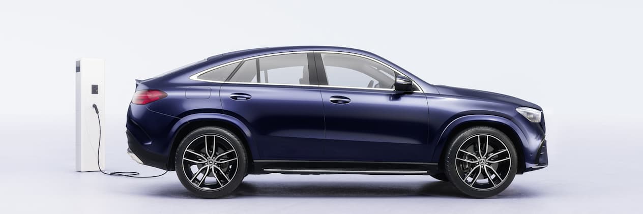 Mercedes GLE Coupé 2023 : vue profil droit en charge