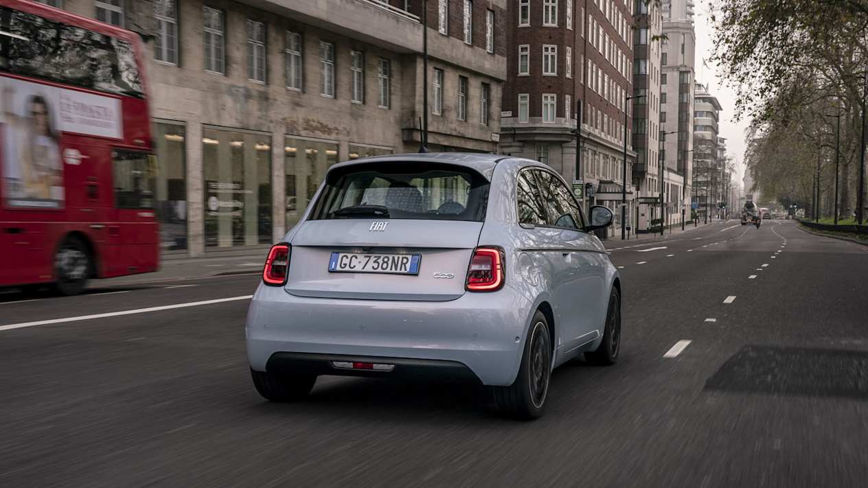 Nouvelle FIat 500e : Trois quart arrière