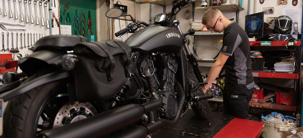 Entretien moto Indian pneu