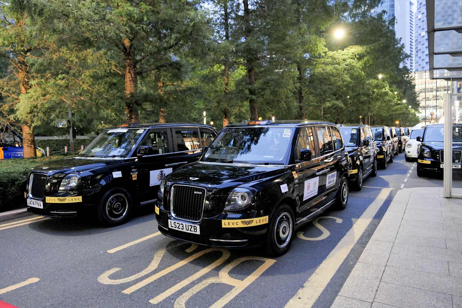 LEVC CELEBRATES 30th ANNIVERSARY OF THE MAGICAL TAXI TOUR TO DISNEYLAND PARIS