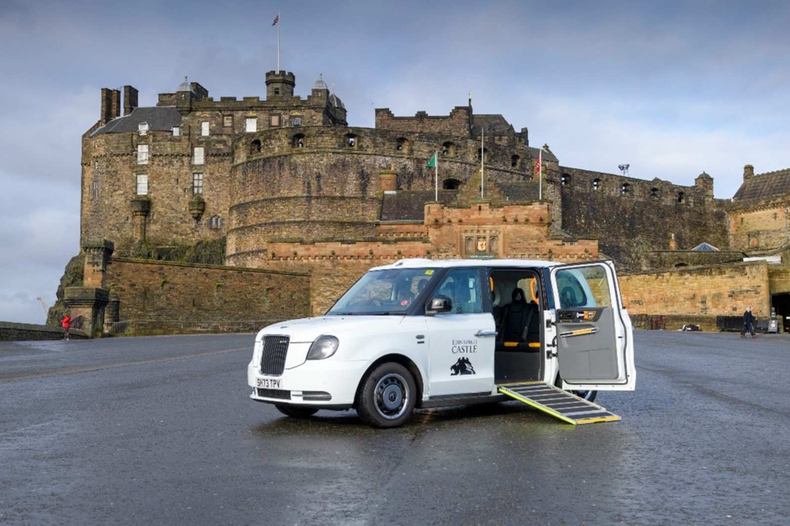 LEVC TX ACCESS INTRODUCED AT EDINBURGH CASTLE