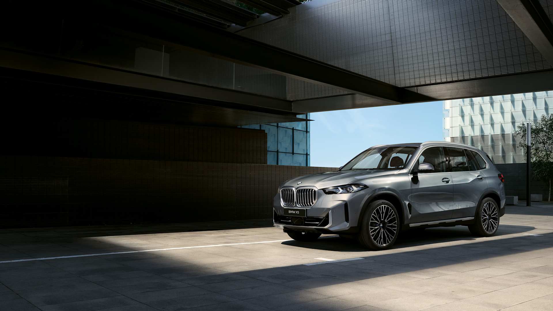 امتلك BMW X5 أو X3 الآن وابدأ دفعاتك في 2027