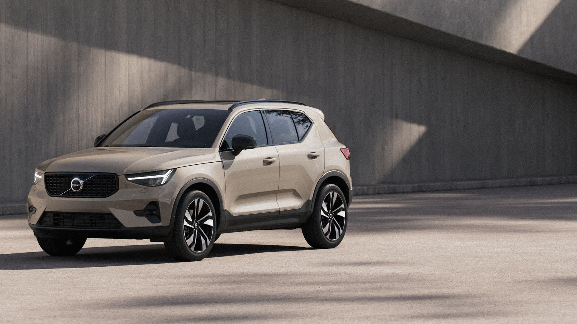 Volvo XC40 from £302 Per Month 