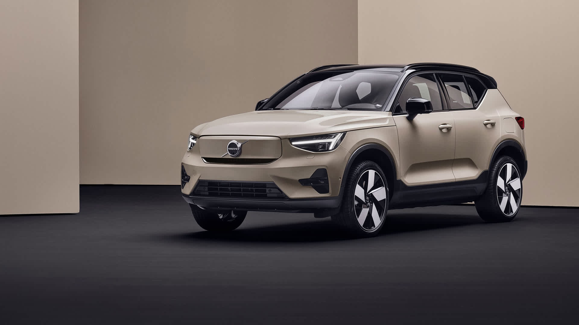 Volvo EX40 electric