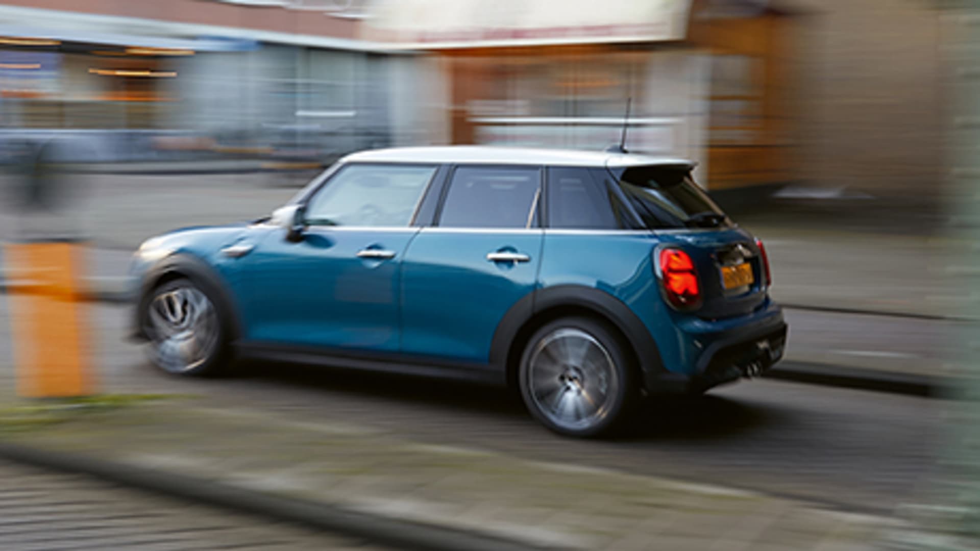 EVERYTHING YOU LOVE ABOUT MINI. AND MORE.