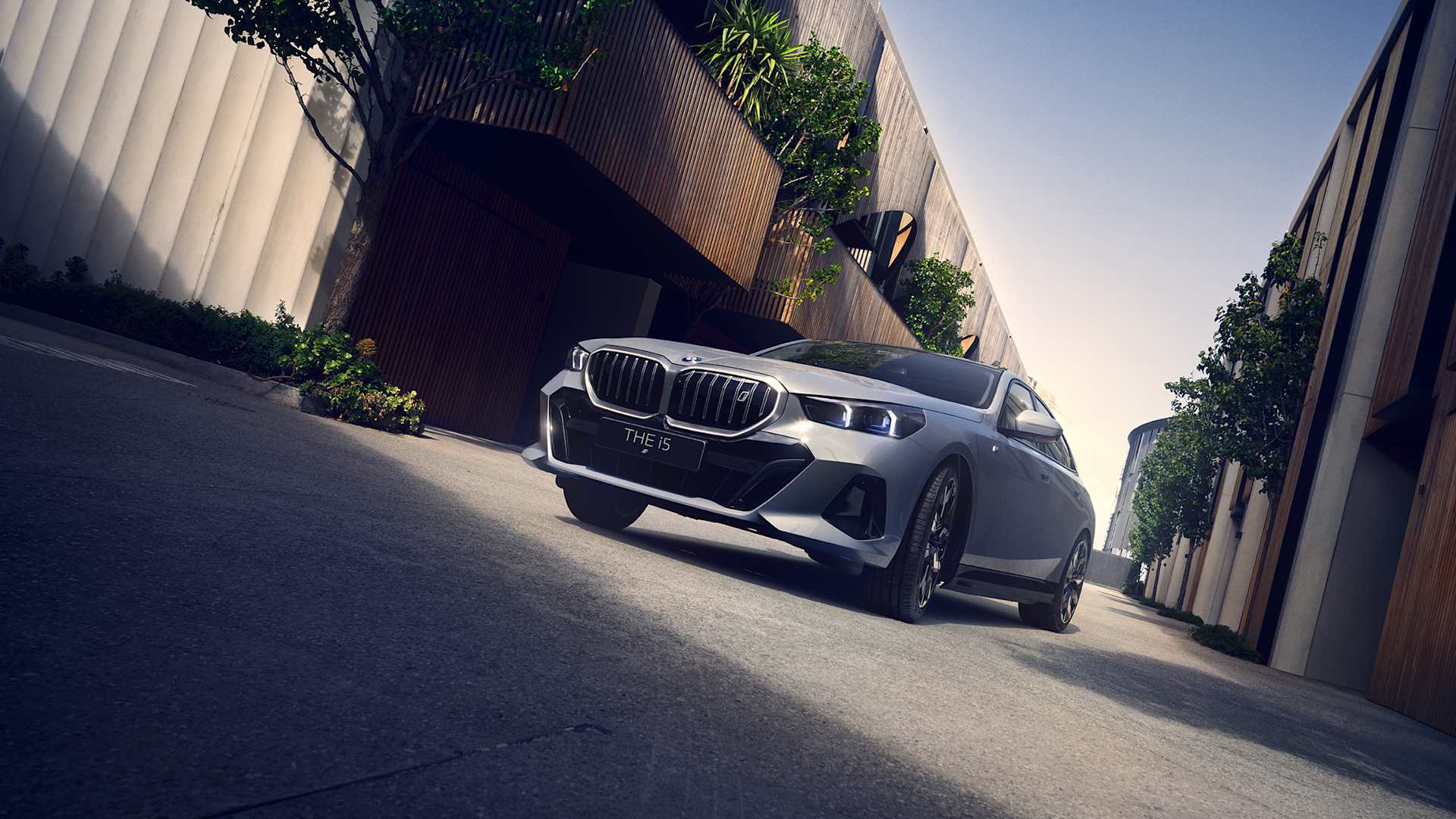 متلك سيارتك الكهربائية من BMW