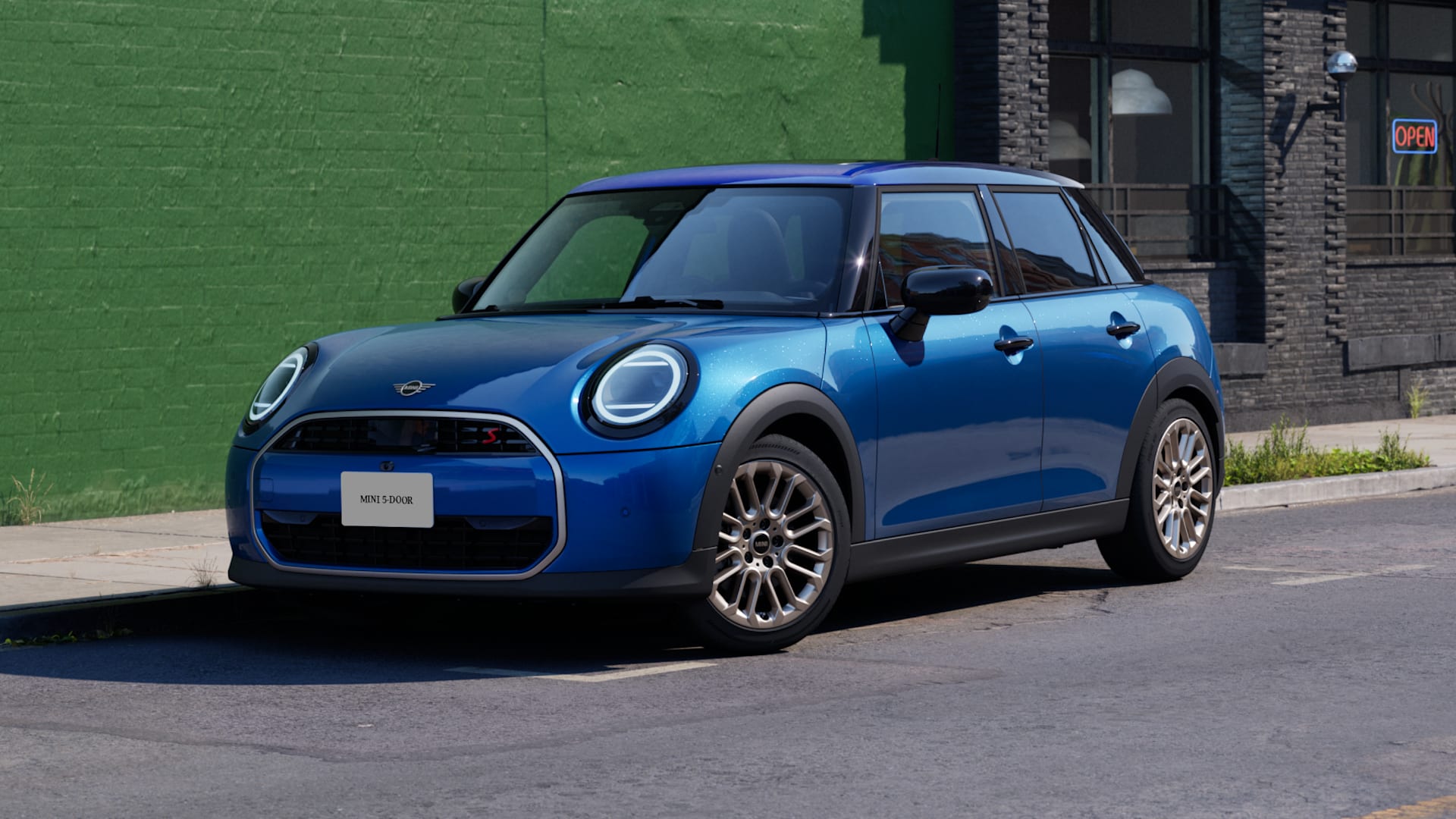 السيارة الجديدة MINI Cooper الخماسية الأبواب.