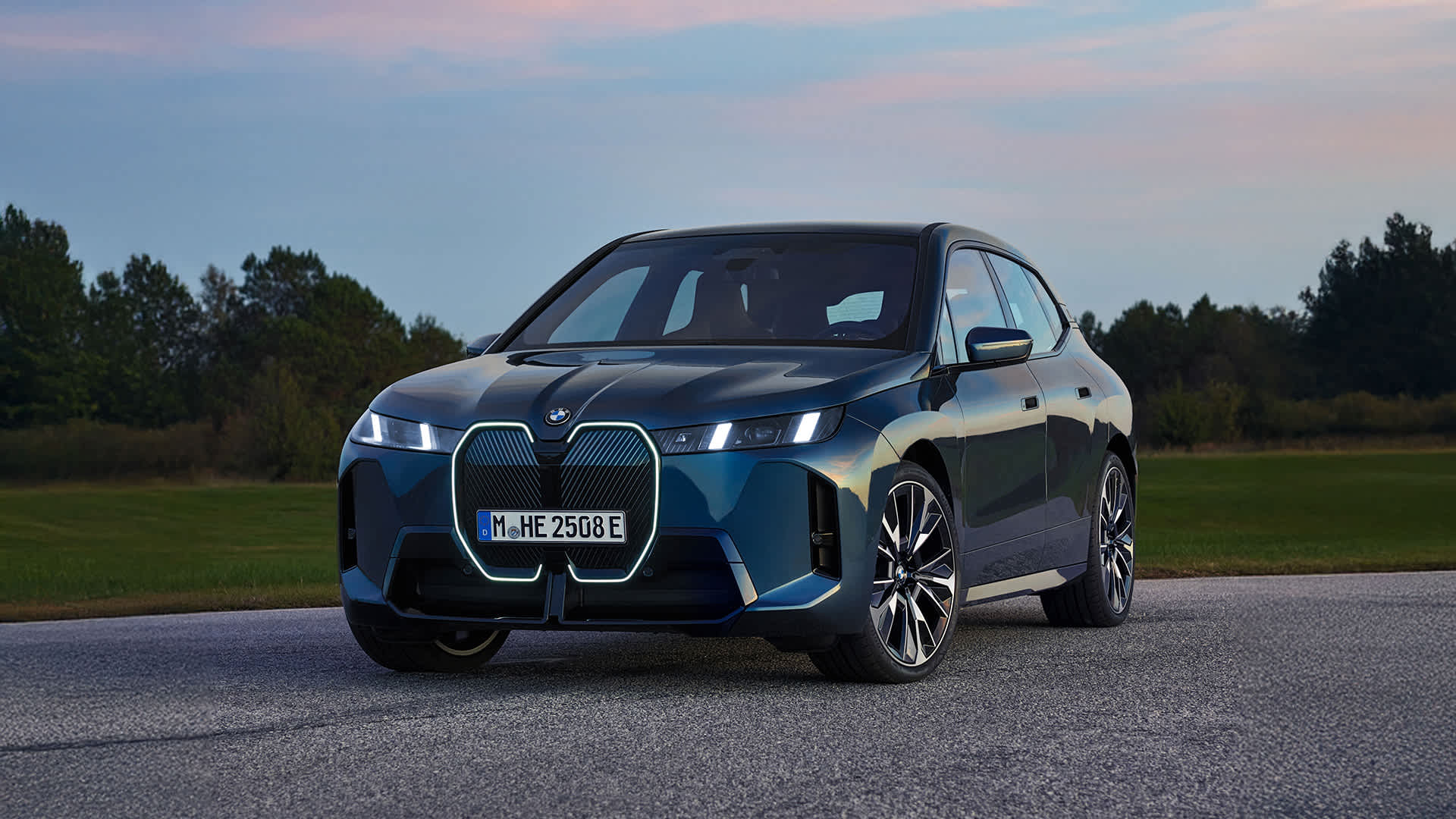 THE NEW BMW iX.