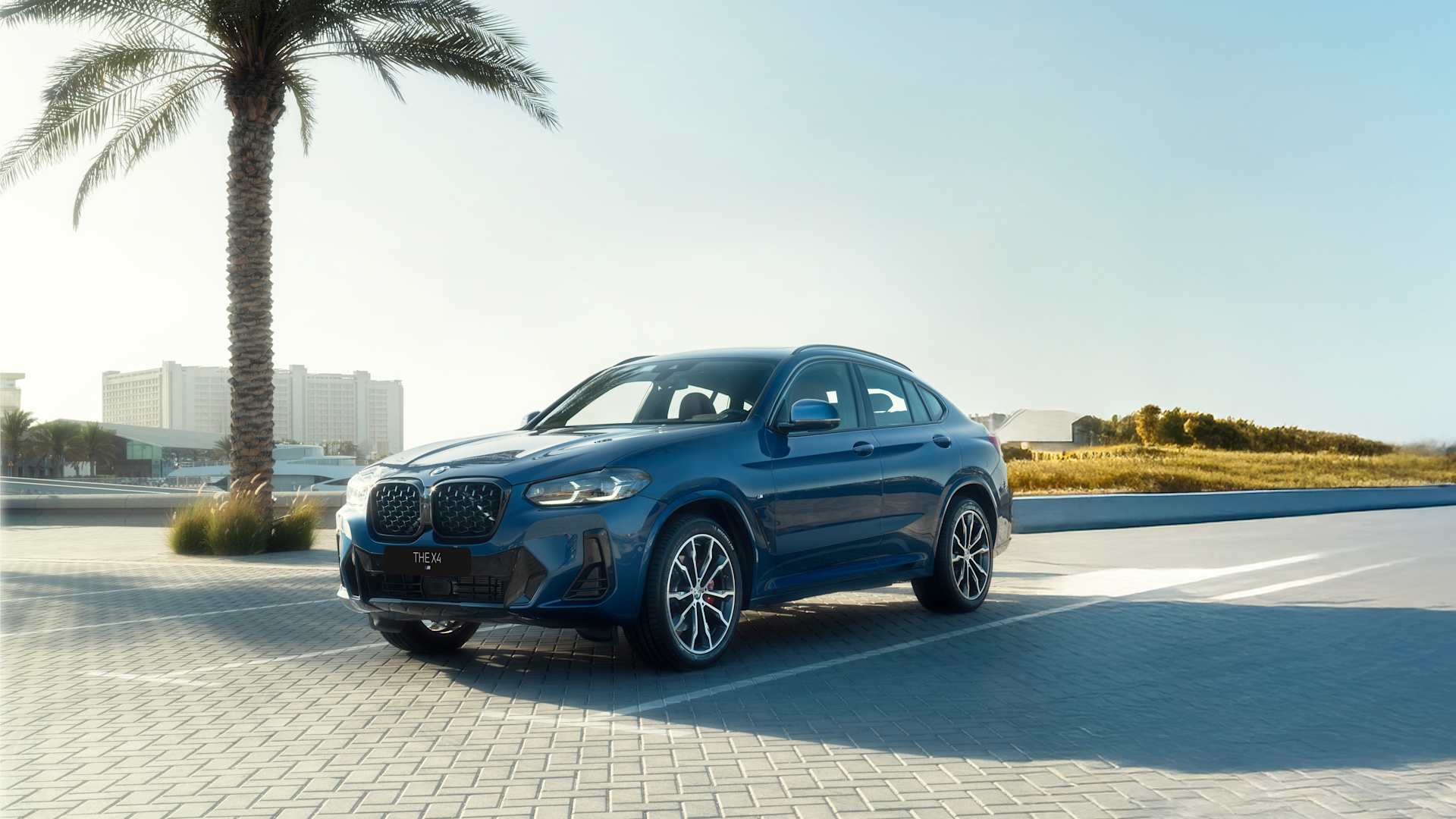 DRIVE THE SPORTY, FULL-OPTION BMW X4