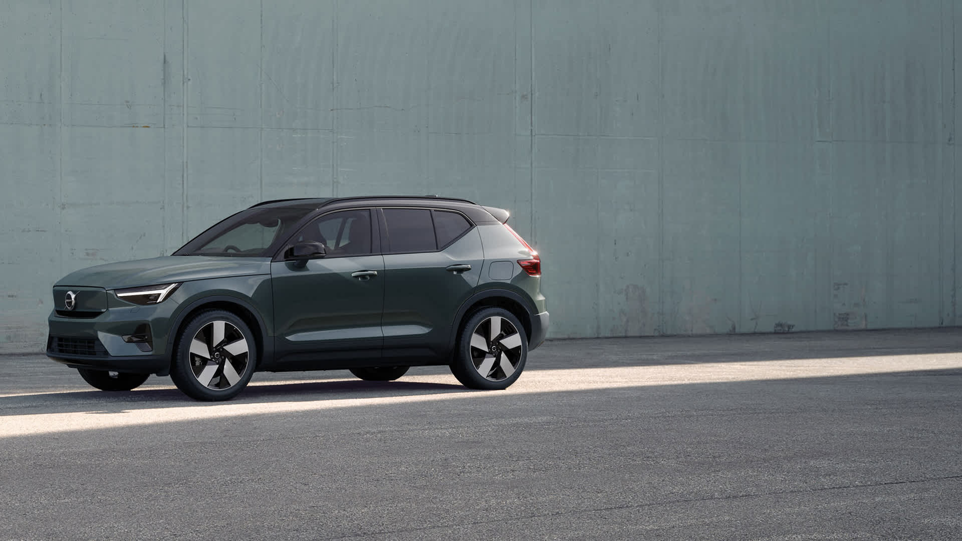 Fully electric Volvo EX40