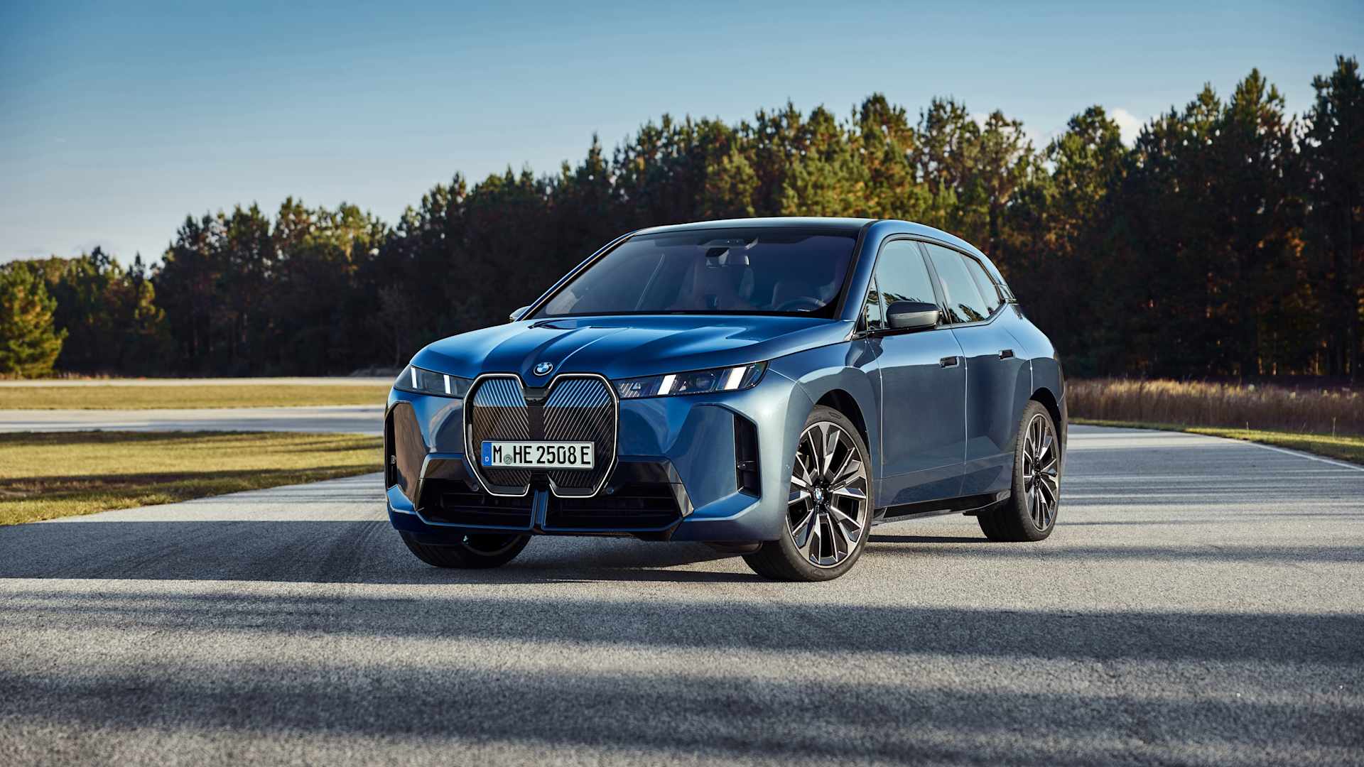 DISCOVER THE NEW iX