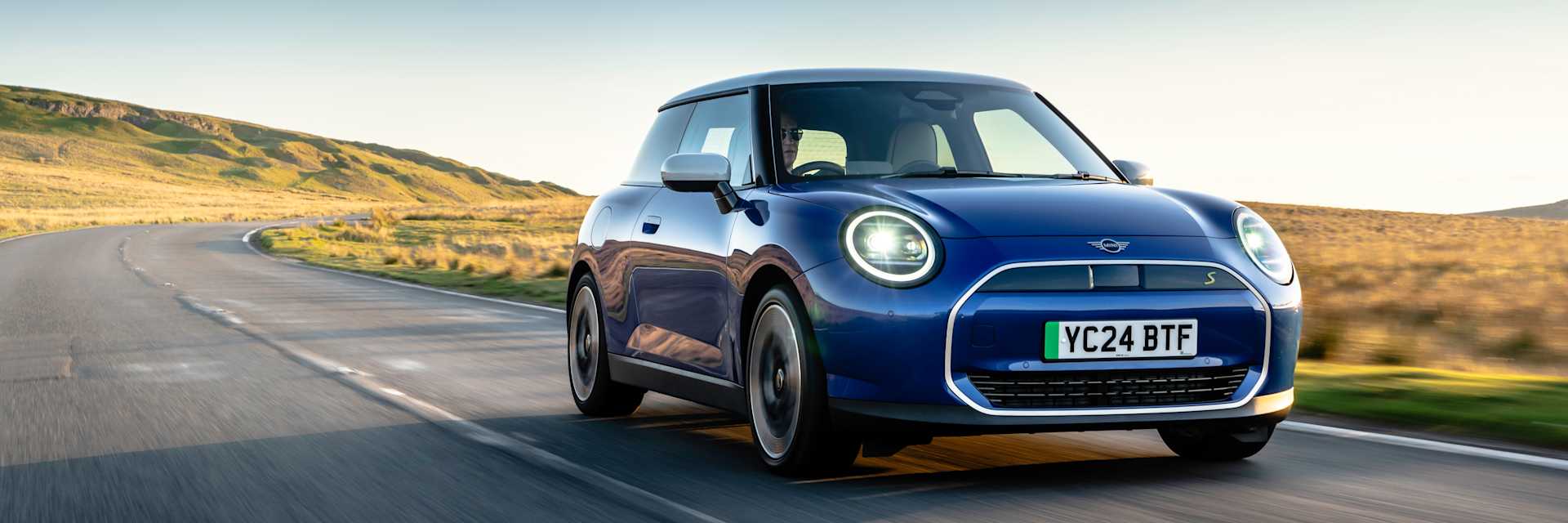 ALL-ELECTRIC MINI COOPER E CLASSIC.