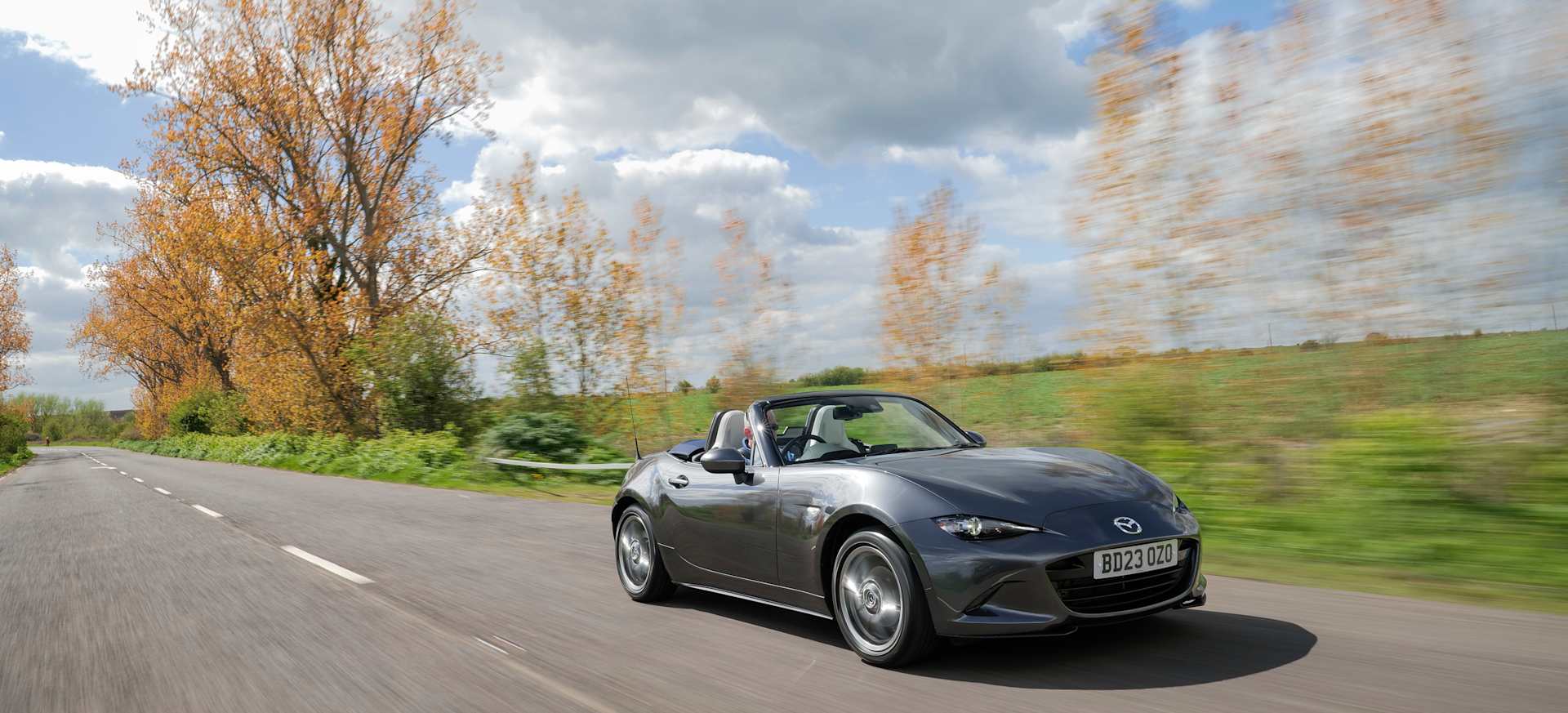 THE MAZDA MX-5 ROADSTER 