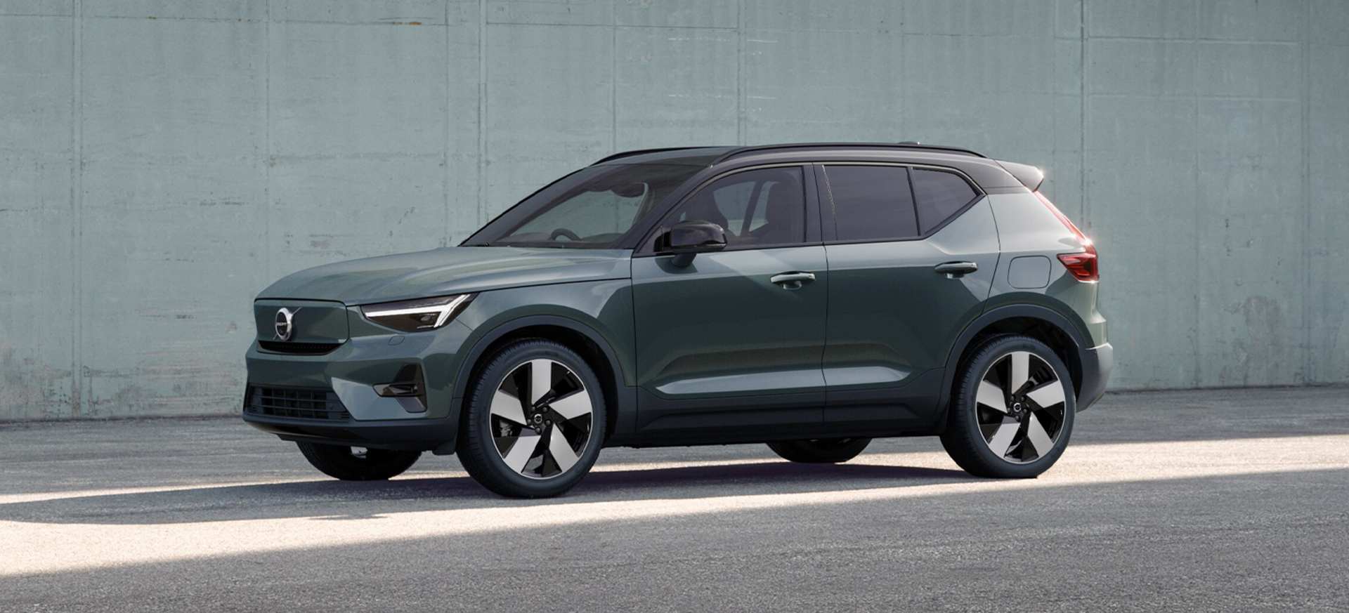 Fully electric Volvo EX40​