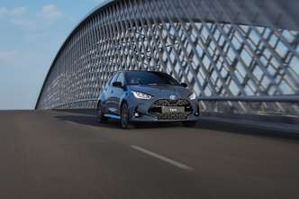 None TOYOTA YARIS 1.5 HYBRID DESIGN 5DR CVT 1,639 NEW OFFER AUTOMATIC MULTIPLE COLOURS PETROL... photo