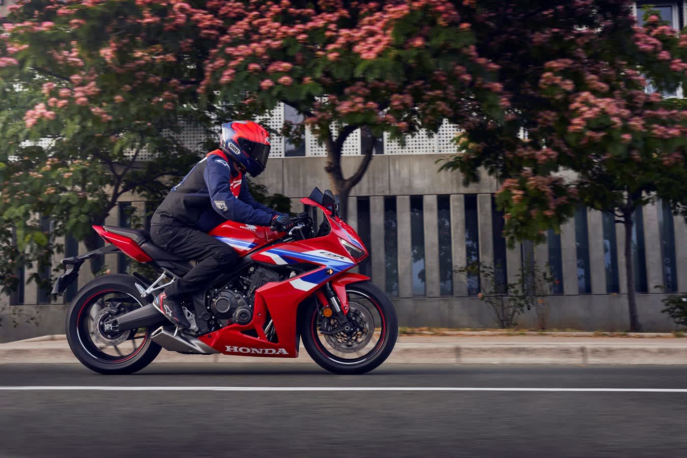 Cbr 650 r outlet on road price