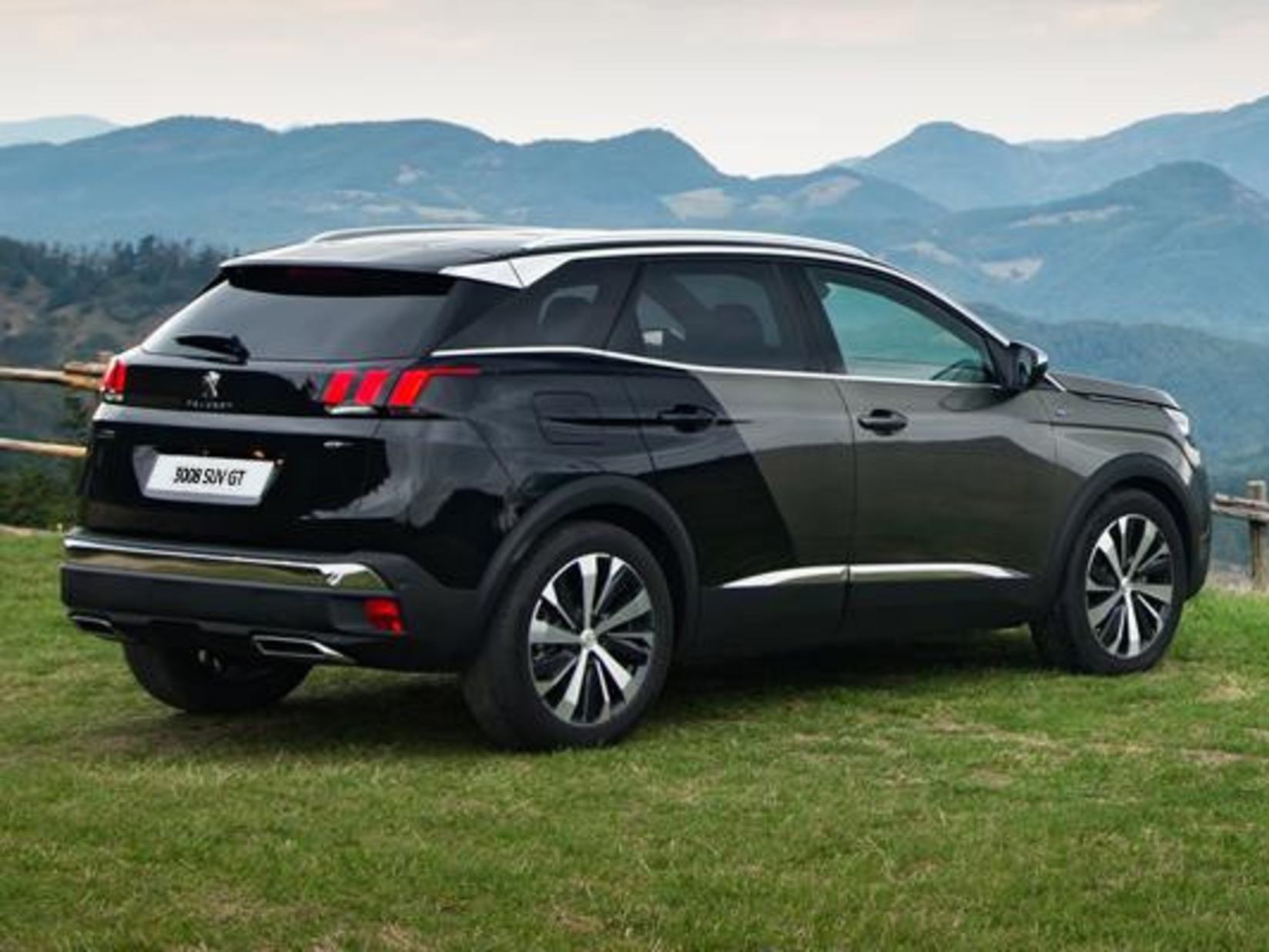 Peugeot 3008 Suv Wins Auto Trader S New Car Of The Year Award
