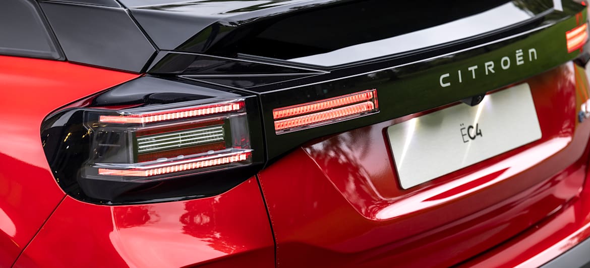 Citroën C4 2025 : détail feu arrière gauche