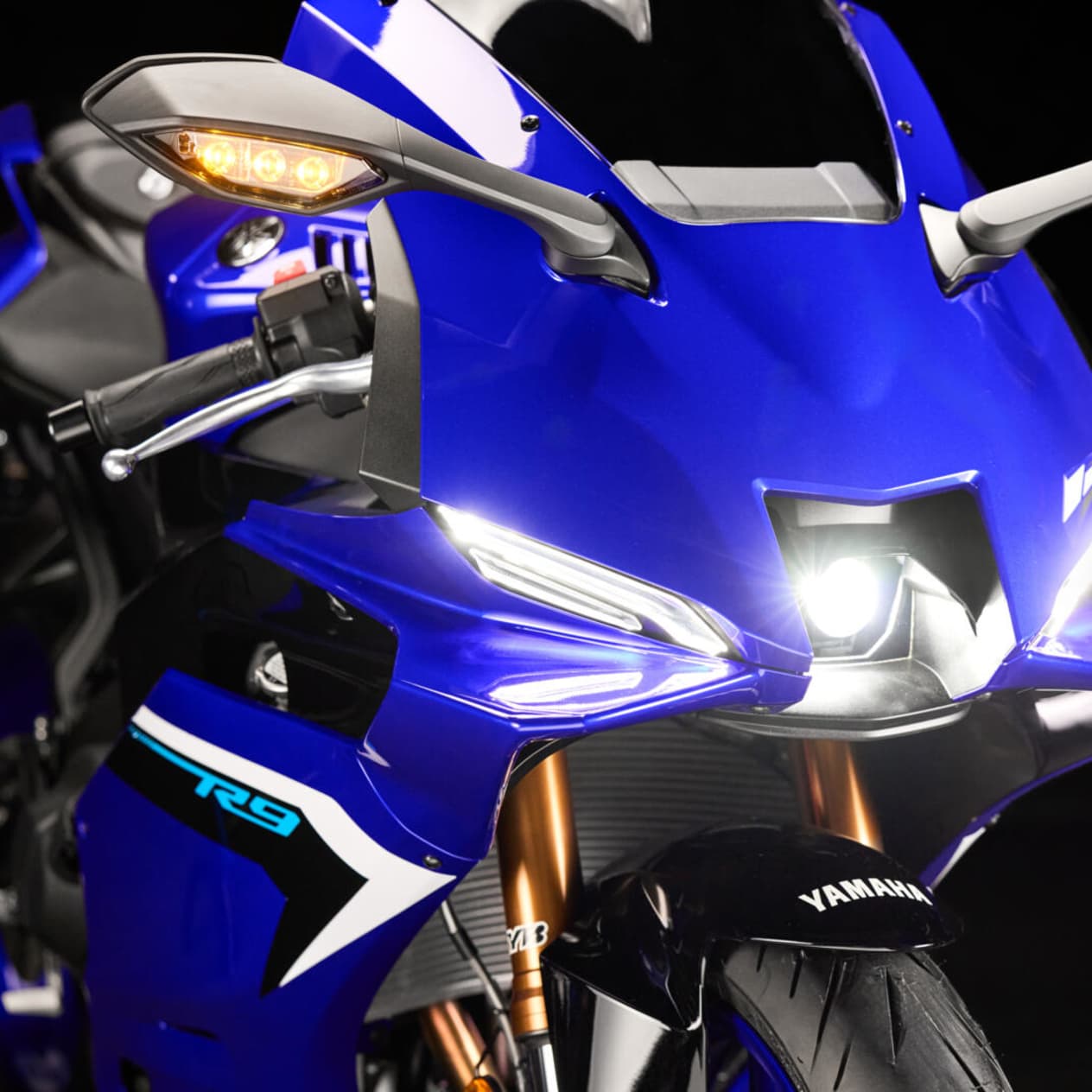 Yamaha R9 2025 : signature lumineuse