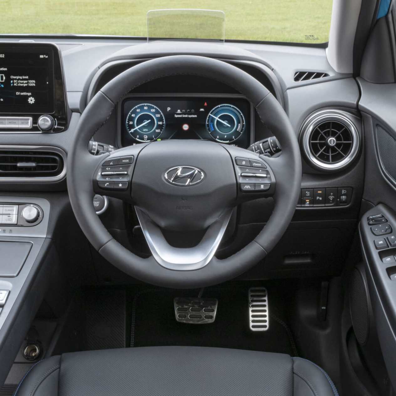Hyundai Kona Electric 2021 steering wheel