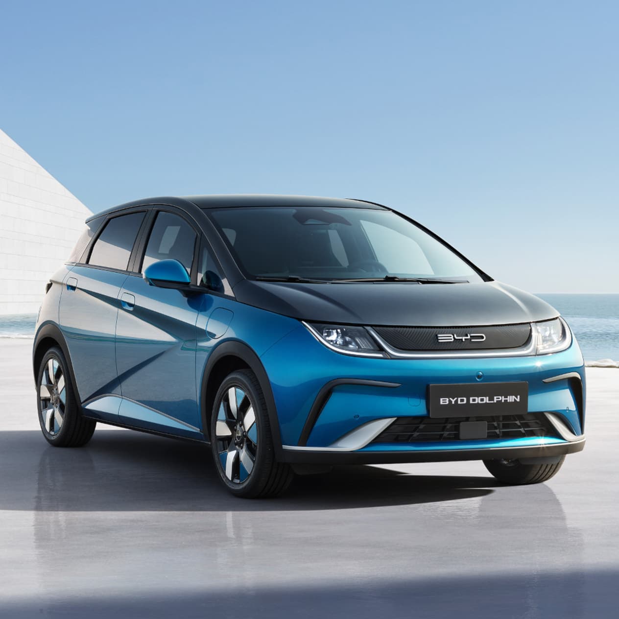 BYD Dolphin : trois quarts avant droit statique