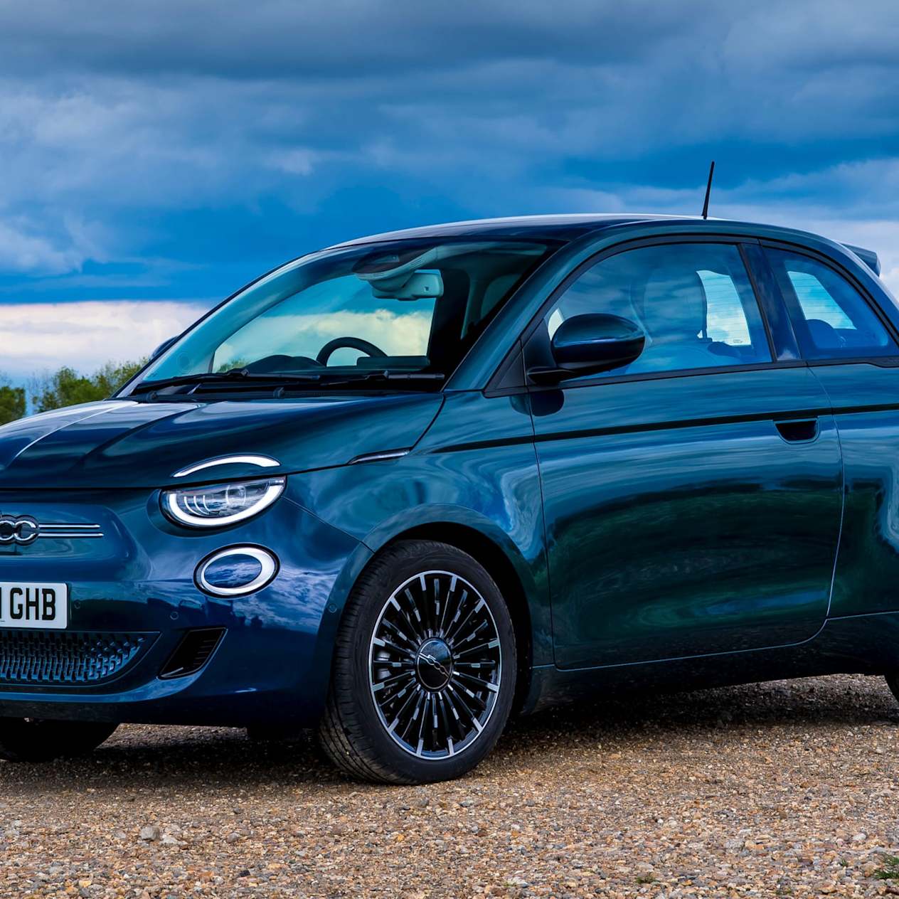 New Fiat 500 retains title at What Car? 2022 Electric Car Awards