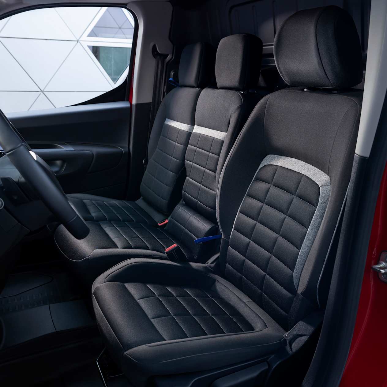 Citroën Berlingo Van 2024 : sièges avant