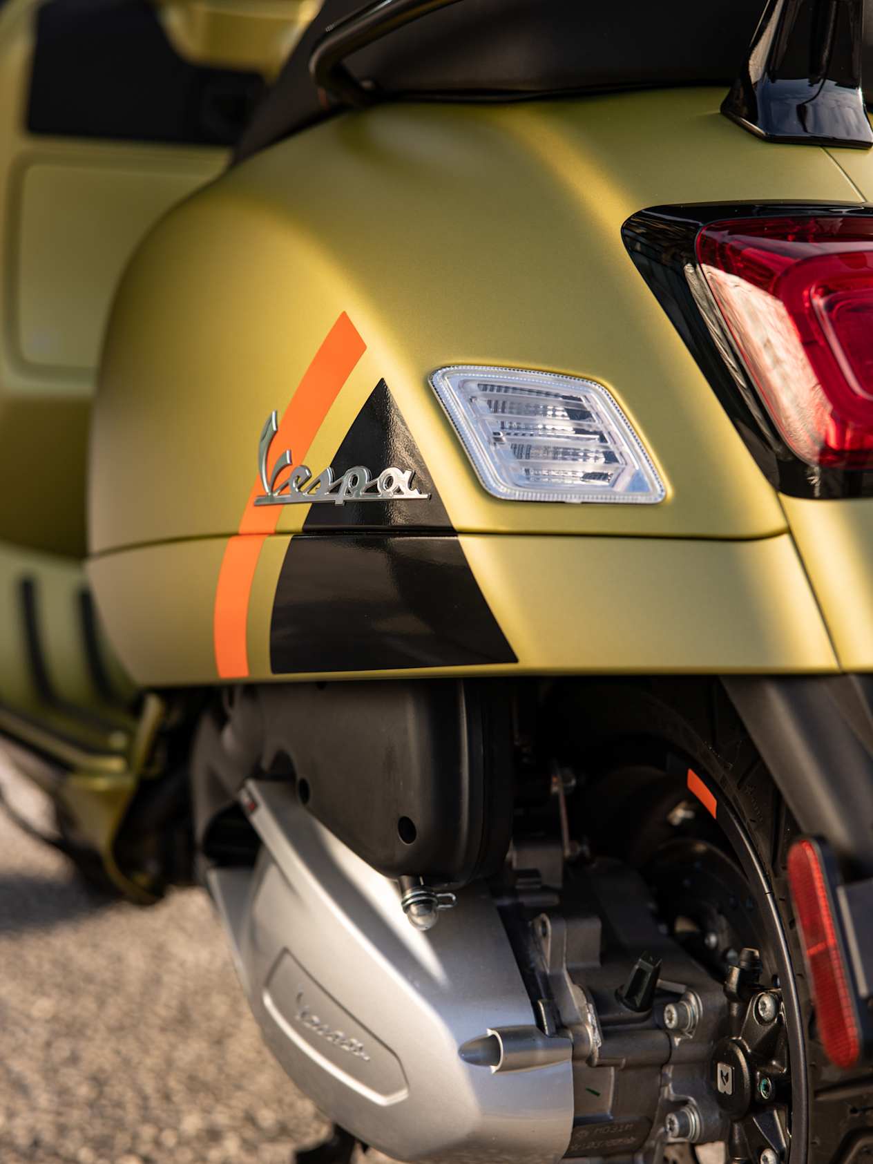 Vespa GTS vue arrière zoom