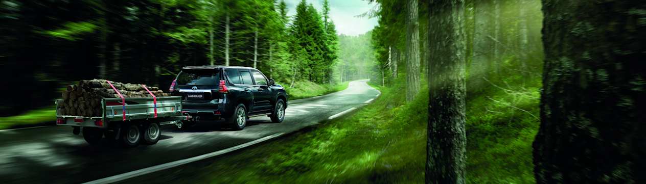 Toyota Land Cruiser : sur route avec remorque