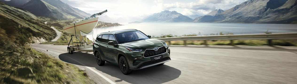 Toyota Highlander 2021 : sur la route avec une remorque