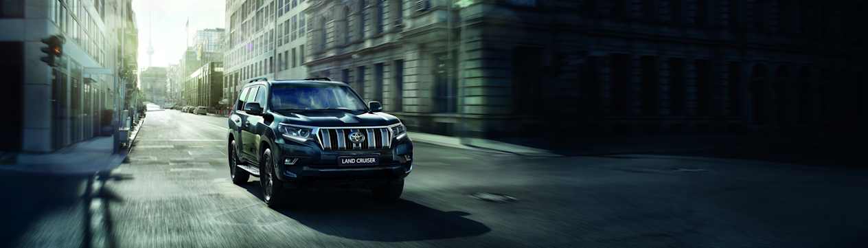 Toyota Land Cruiser : face avant en ville