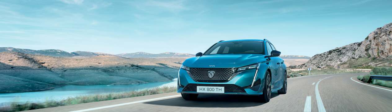 Peugeot 308 SW 2024 : face avant sur route