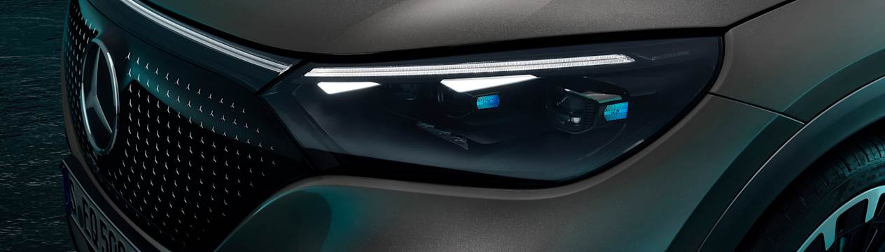 Mercedes EQE SUV 2022 : détail du phare avant Digital Light