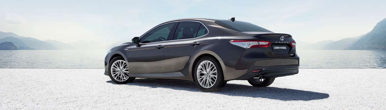 Toyota Camry vue trois quart arrière