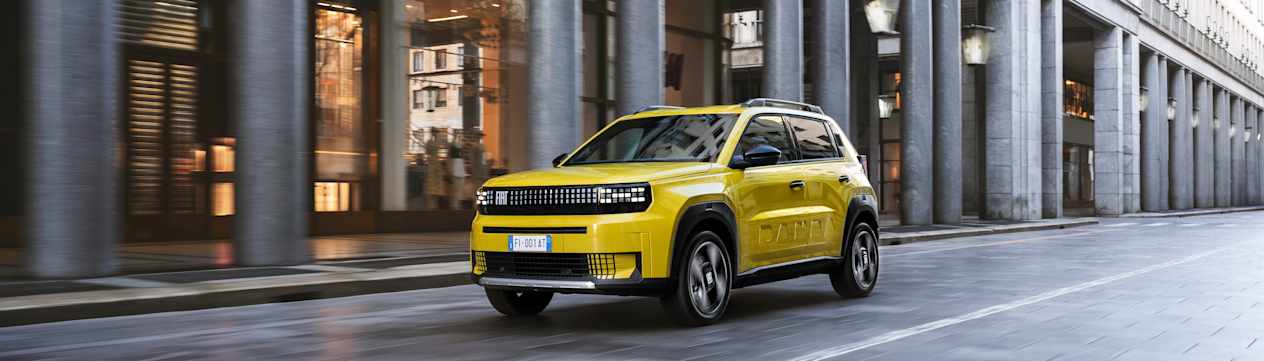 Fiat Grande Panda 2024 : trois quarts avant gauche dans la rue