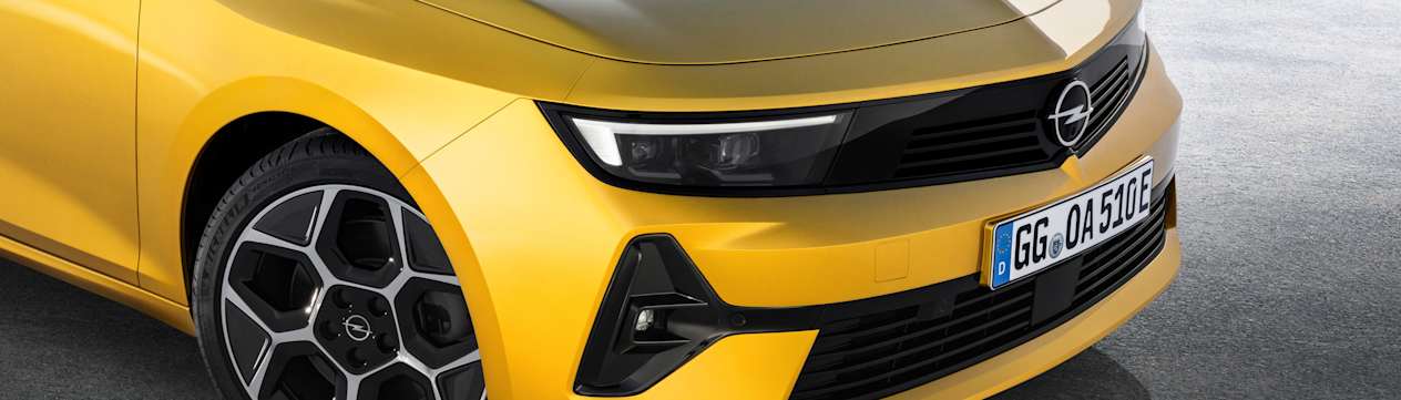 Opel Astra 2022 : détail face avant en vue trois quarts avant droit