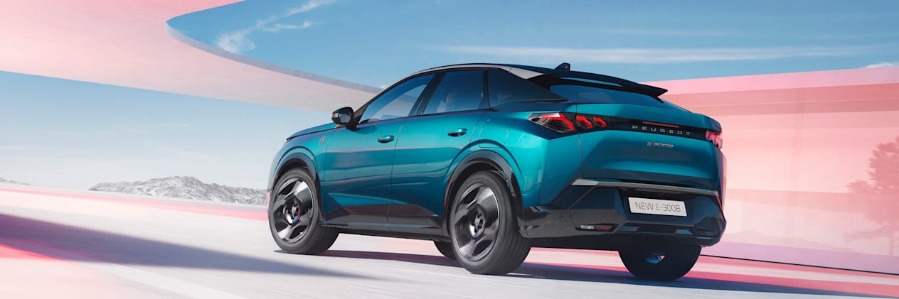 Peugeot e-3008 2024 : trois quarts arrière gauche