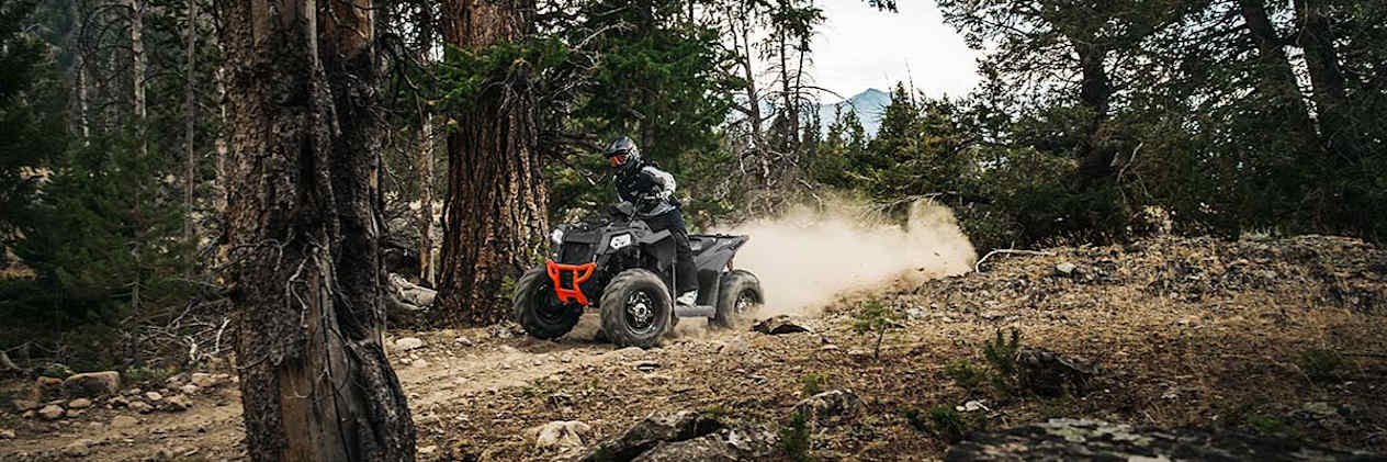 Polaris Scrambler XP 1000 2023 : en action sur un chemin