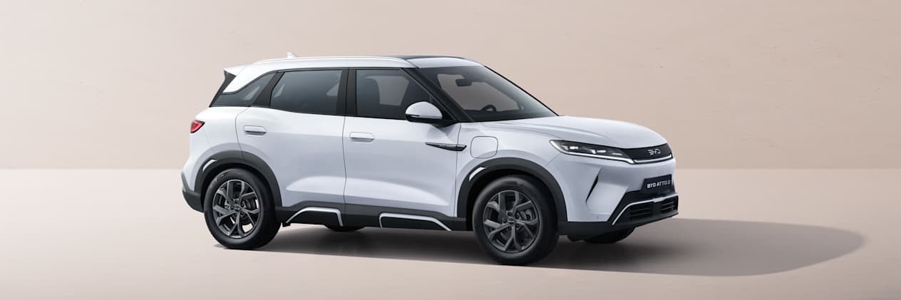 BYD Atto 2 2025 blanc : trois quarts avant droit statique